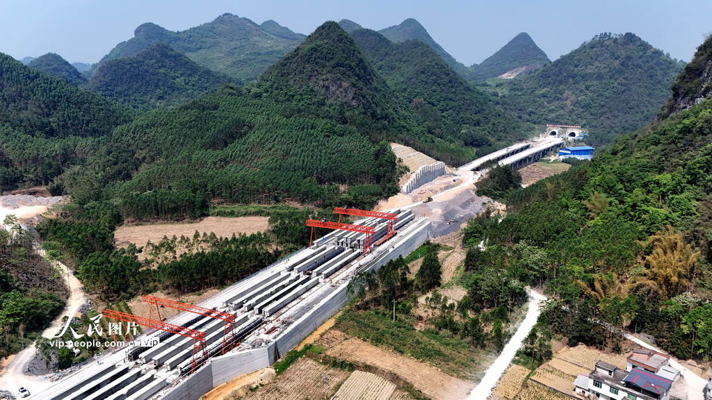 广西:鱼宜高速建设提速 攻坚冲刺保通车【2】