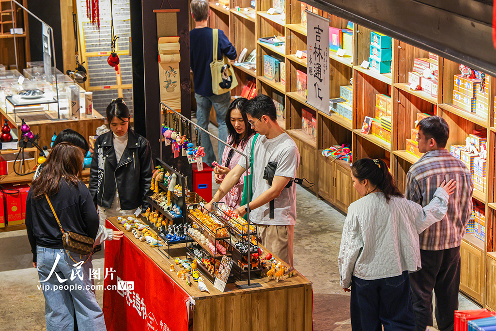 上海:首店经济激活商业街区活力 助力春日消费升温【5】