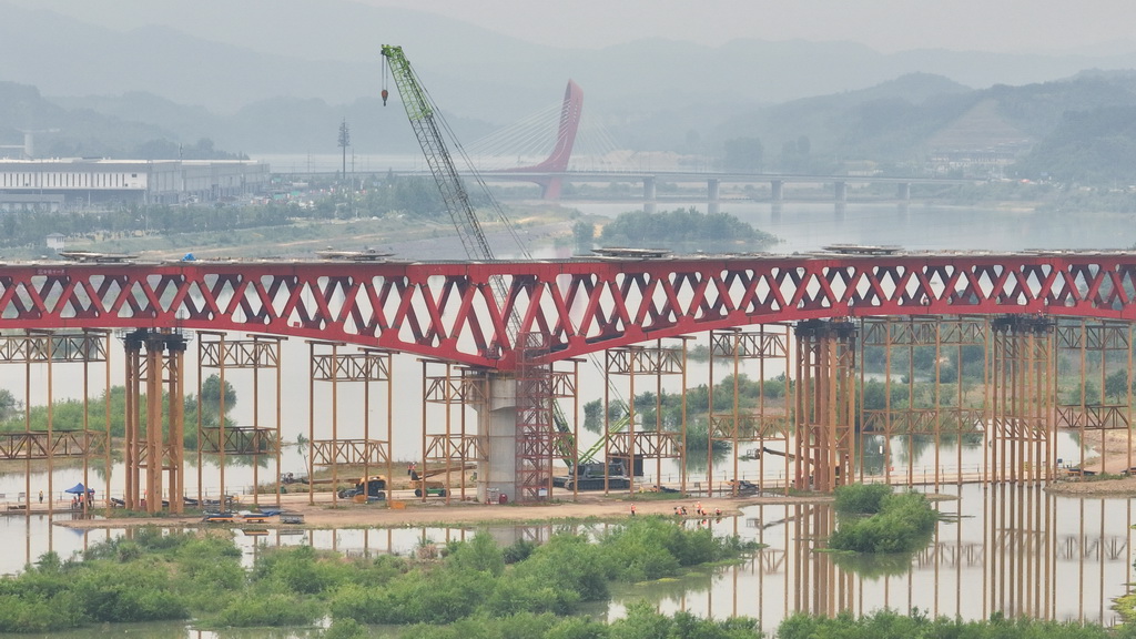 这是正在施工的合武高铁安徽段金寨史河特大桥（5月14日摄，无人机照片）。