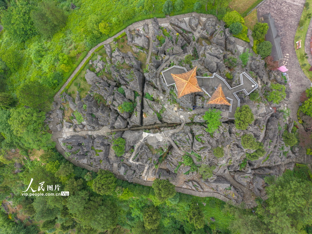 2026年5月26日拍摄的重庆龙鳞石海景区风景。