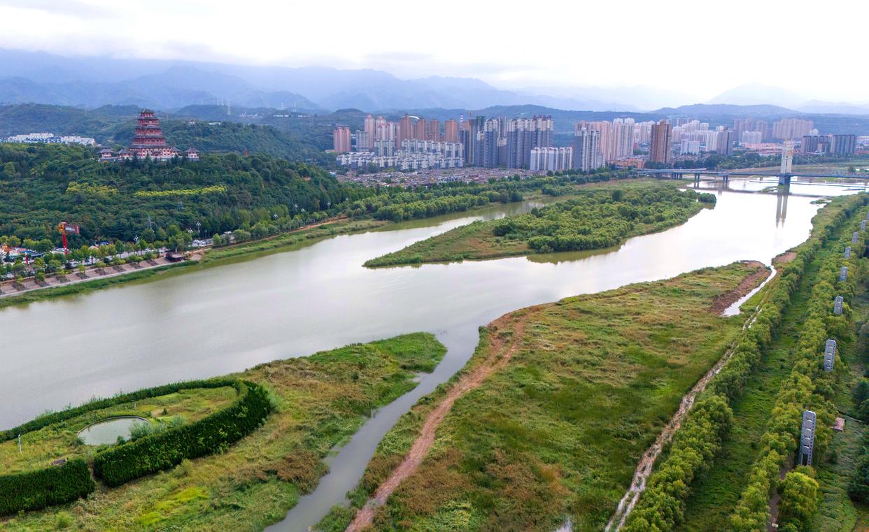 宝鸡市渭河两岸景色（无人机照片，2024年9月5日摄）。新华社记者 邹竞一 摄